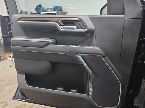 Used 2024 GMC Sierra 1500 Elevation image 25