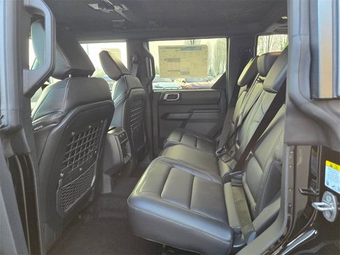 New 2025 Ford Bronco Badlands image 10