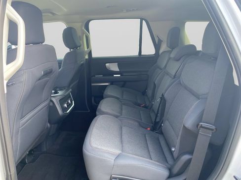Used 2025 Ford Expedition Active AWD/4WD image 19