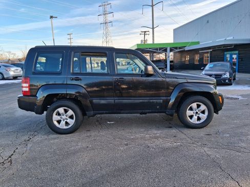 Used 2012 Jeep Liberty Sport image 5