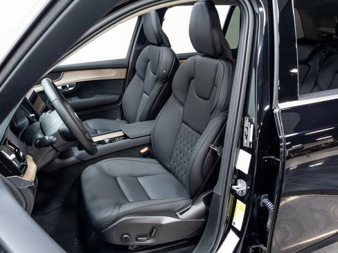 Used 2025 Volvo XC90 B6 Plus image 5