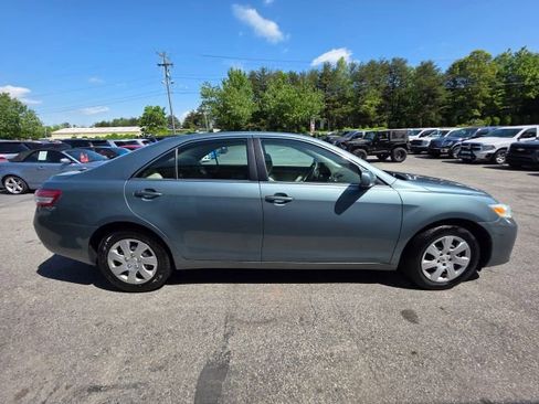 Used 2010 Toyota Camry FWD image 4