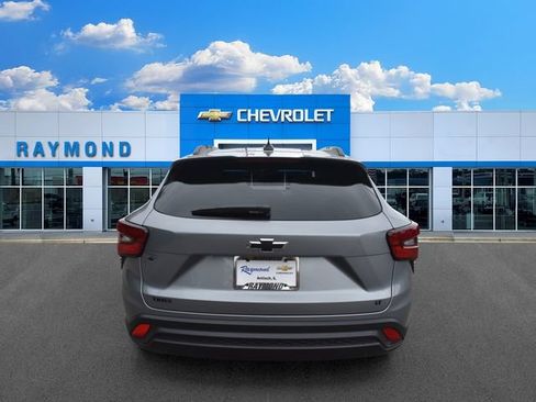 New 2026 Chevrolet Trax LT w/ Sunroof Package FWD image 5