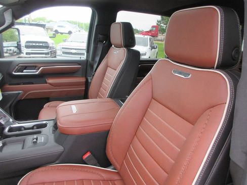 New 2026 GMC Sierra 2500 Denali Ultimate AWD/4WD image 13