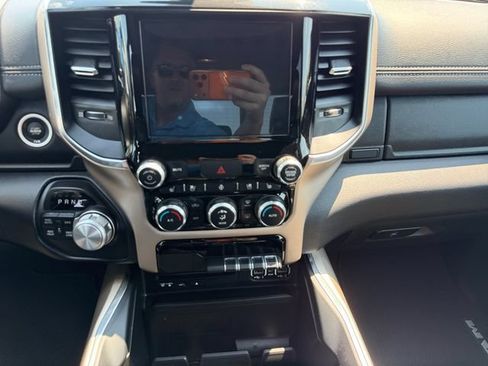 Used 2019 RAM 1500 Laramie AWD/4WD image 12