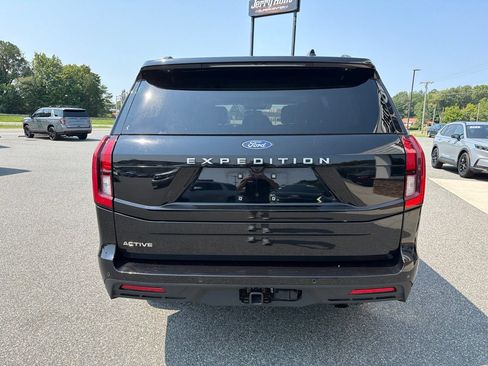 Used 2025 Ford Expedition Active AWD/4WD image 8