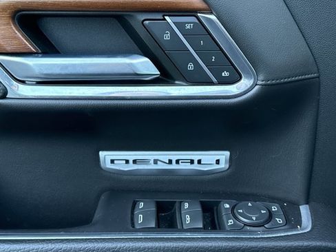 Used 2022 GMC Sierra 1500 Denali AWD/4WD image 17