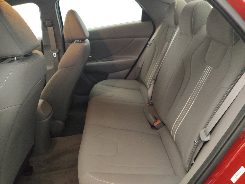 Used 2023 Hyundai Elantra SEL w/ Convenience Package FWD image 18