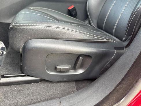 Used 2019 Land Rover Range Rover Velar S image 18