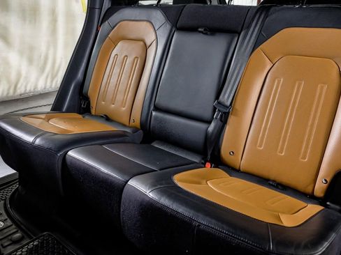 Used 2023 Land Rover Defender 110 X image 32