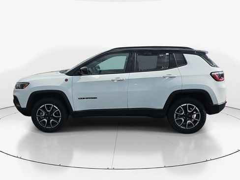 Used 2025 Jeep Compass Trailhawk AWD/4WD image 7
