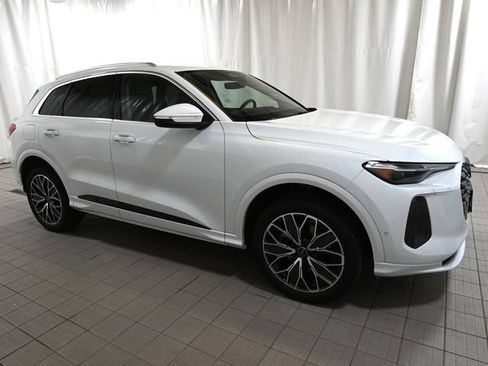 Used 2025 Audi Q5 Premium Plus w/ Premium Plus AWD/4WD image 14