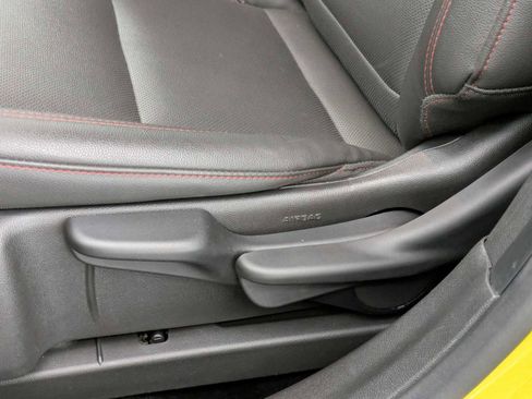 Used 2025 Chevrolet Trax RS FWD image 18