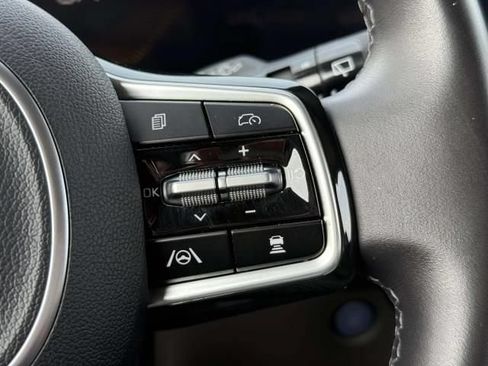 Used 2026 Kia Carnival FWD image 23
