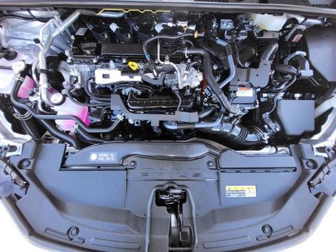 Used 2025 Toyota Prius LE AWD/4WD image 11
