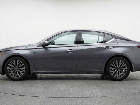 Used 2025 Nissan Altima 2.5 SV FWD image 5