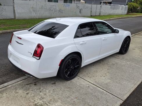 Used 2019 Chrysler 300 S image 5