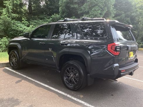 Certified 2025 Toyota 4Runner SR5 AWD/4WD image 9