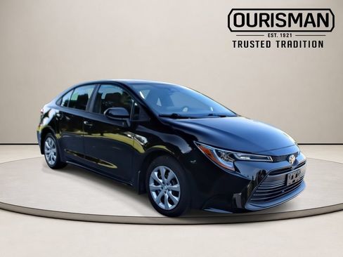 Used 2025 Toyota Corolla LE FWD image 2