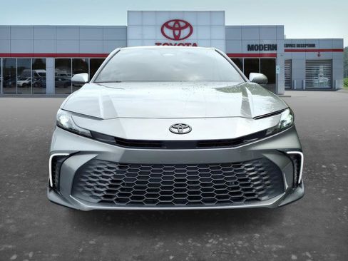 Used 2025 Toyota Camry SE w/ Convenience Package FWD image 9