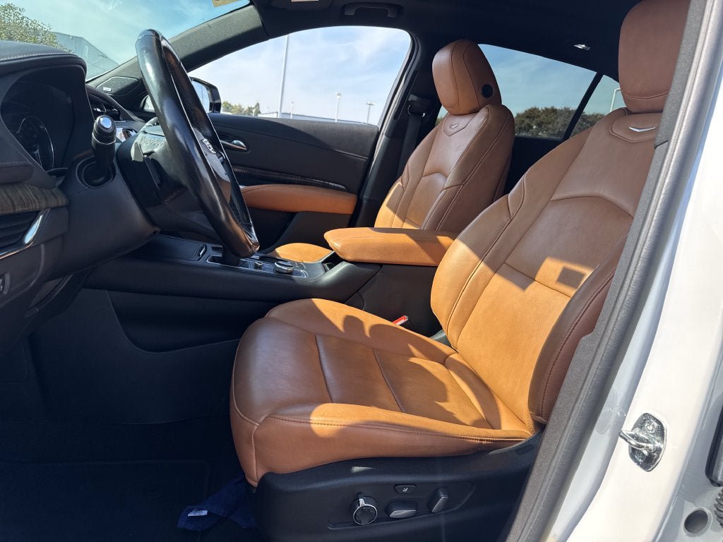 Certified 2023 Cadillac XT4 Premium Luxury w/ Driver Assist Package AWD/4WD image 18
