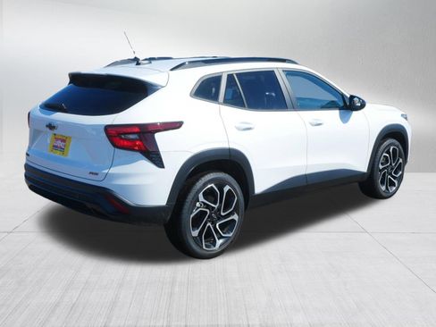 Used 2024 Chevrolet Trax RS w/ Sunroof Package image 7