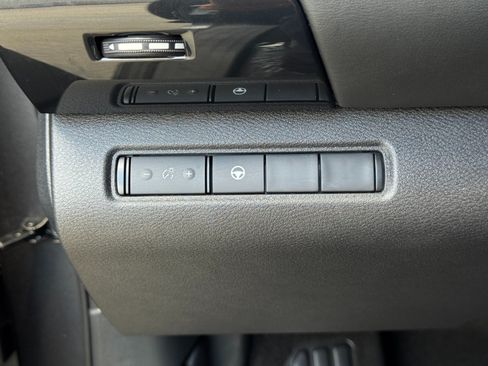 Used 2023 Nissan Pathfinder SV FWD image 16