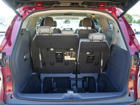 Used 2023 Toyota Sienna XLE FWD image 11