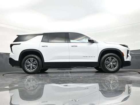 Used 2025 Chevrolet Traverse LT FWD image 22