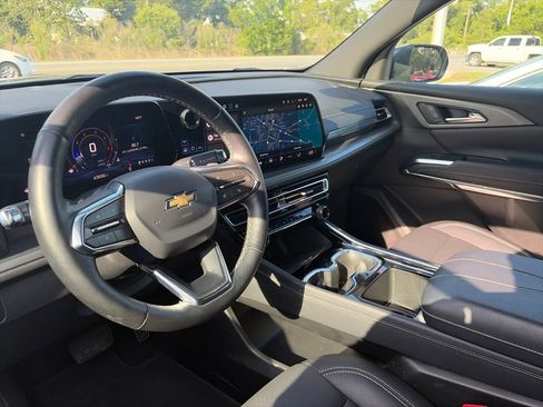 Used 2025 Chevrolet Traverse LT FWD image 22