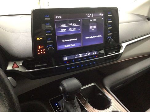 Used 2024 Toyota Sienna LE image 11