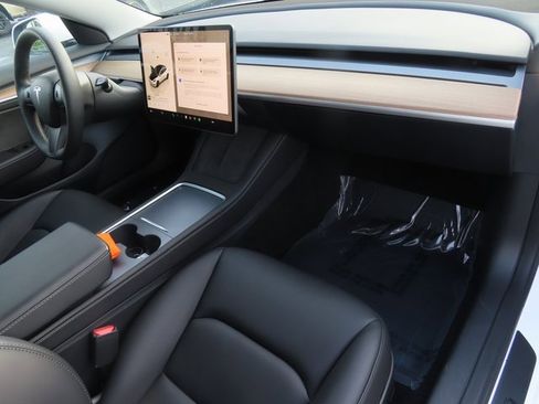 Used 2023 Tesla Model 3 Standard Range image 31