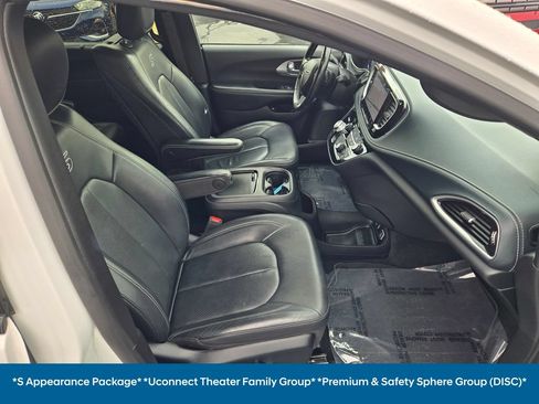 Used 2021 Chrysler Pacifica Touring-L w/ Uconnect Theater Family Group FWD image 11