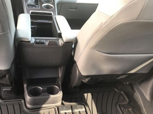Used 2022 Toyota Sienna XLE FWD image 14