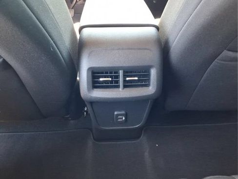 Used 2019 Chevrolet Equinox LT FWD image 16