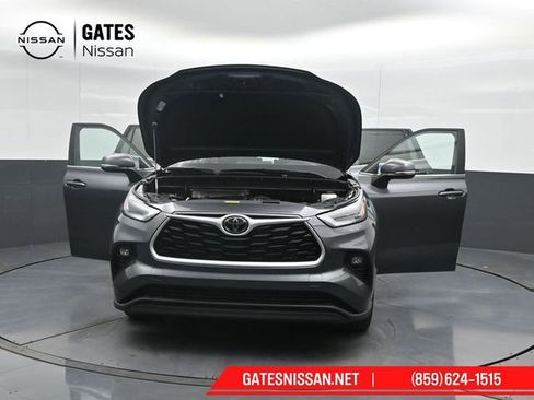 Used 2024 Toyota Highlander XLE AWD/4WD image 62