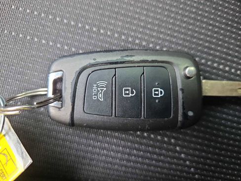 Used 2020 Hyundai Venue SE image 34