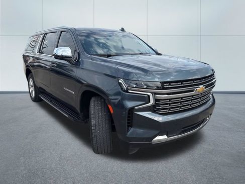 Used 2021 Chevrolet Suburban Premier w/ Premium Package AWD/4WD image 5