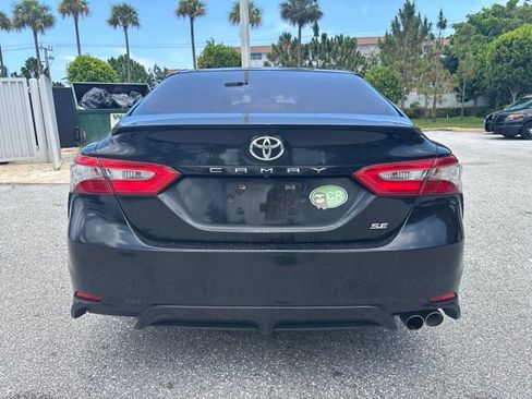 Used 2018 Toyota Camry SE FWD image 3