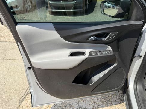 Used 2020 Chevrolet Equinox LS w/ LS Convenience Package FWD image 13