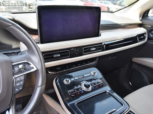 Used 2023 Lincoln Nautilus Reserve w/ Equipment Group 201A AWD/4WD image 8