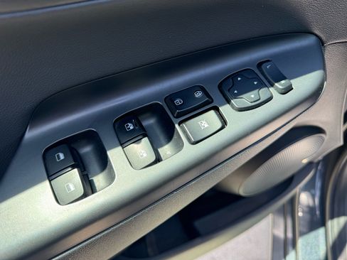 Used 2019 Hyundai Kona Limited image 15