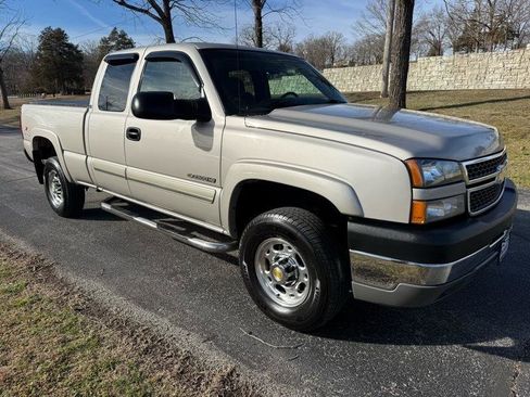 Used 2005 Chevrolet Silverado 2500 LS image 21