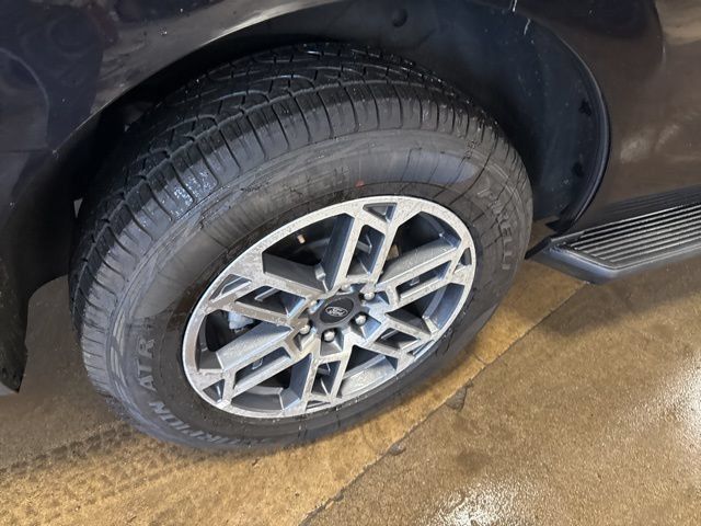Used 2025 Ford Expedition Active AWD/4WD image 5