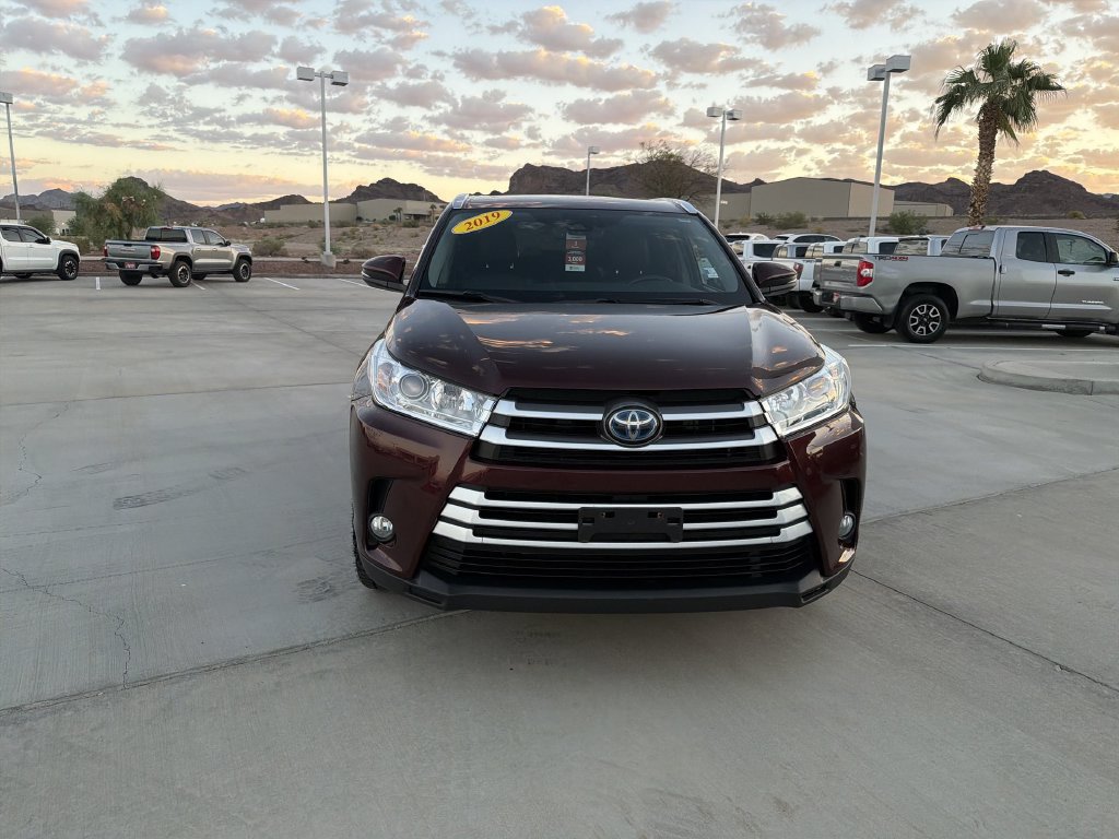 Used 2019 Toyota Highlander XLE AWD/4WD image 2