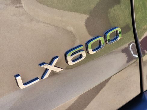 New 2025 Lexus LX 600 4WD w/ Luxury Package image 7