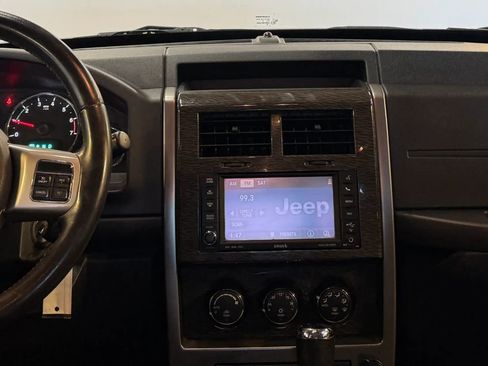 Used 2012 Jeep Liberty Limited w/ Tire & Wheel Group image 22