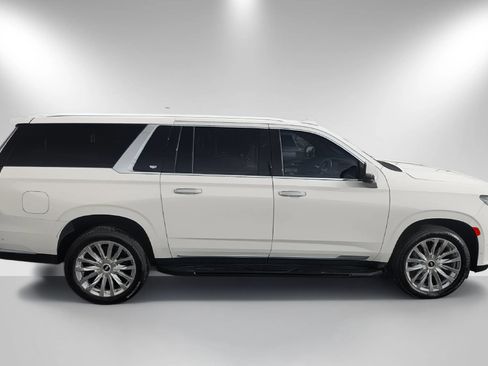 Used 2022 Cadillac Escalade ESV Premium Luxury image 4