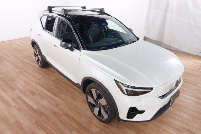 Used 2023 Volvo XC40 Recharge Ultimate w/ Protection Package Premier AWD/4WD image 7