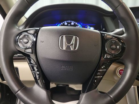 Used 2017 Honda Accord EX-L image 18